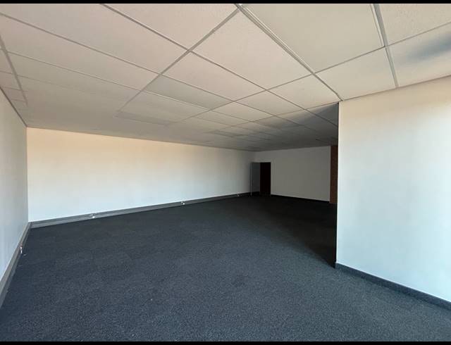 1,316M² WAREHOUSE TO LET IN CLAYVILLE